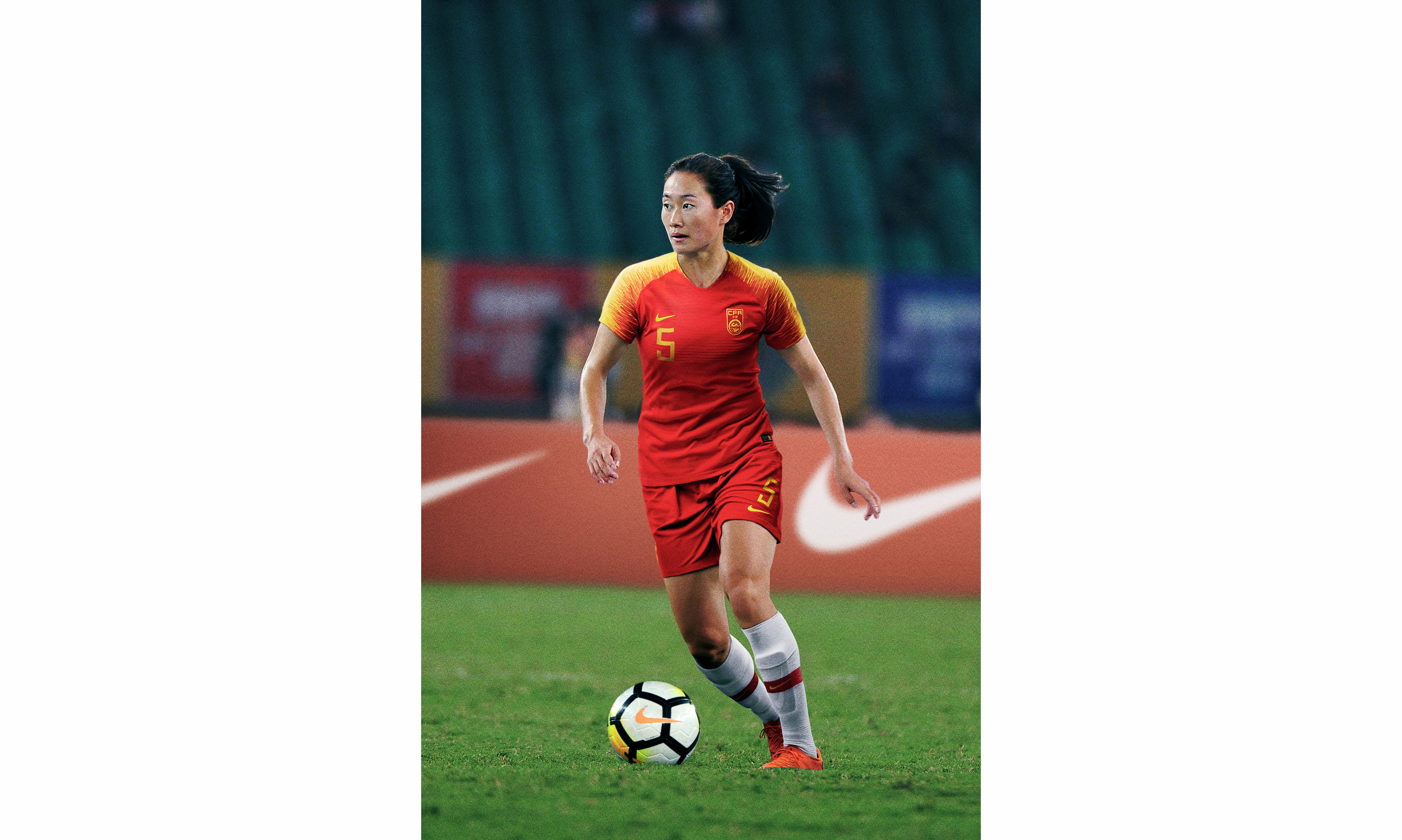 足球——中国队与南非队举行女足友谊赛_比赛