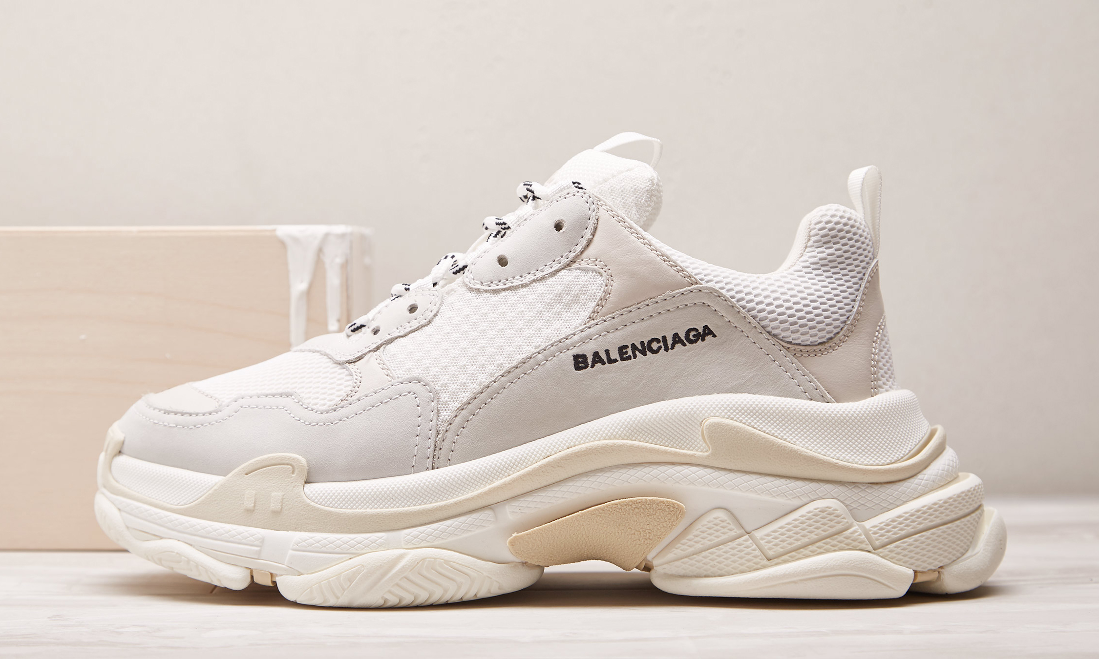 全新"奶油白" balenciaga triple s "cream" 配色登场