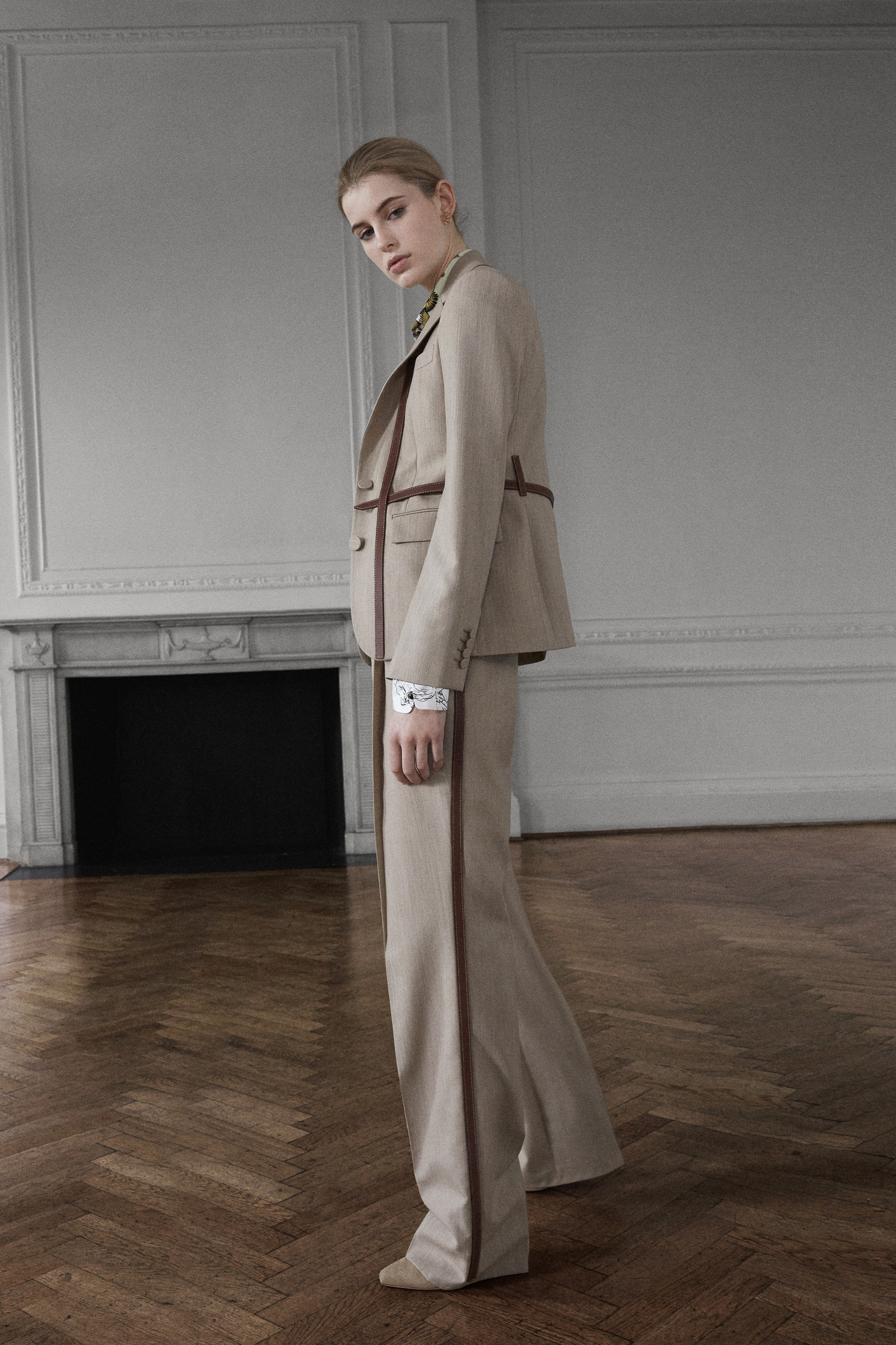 burberry 发布 2019 秋冬女装 lookbook