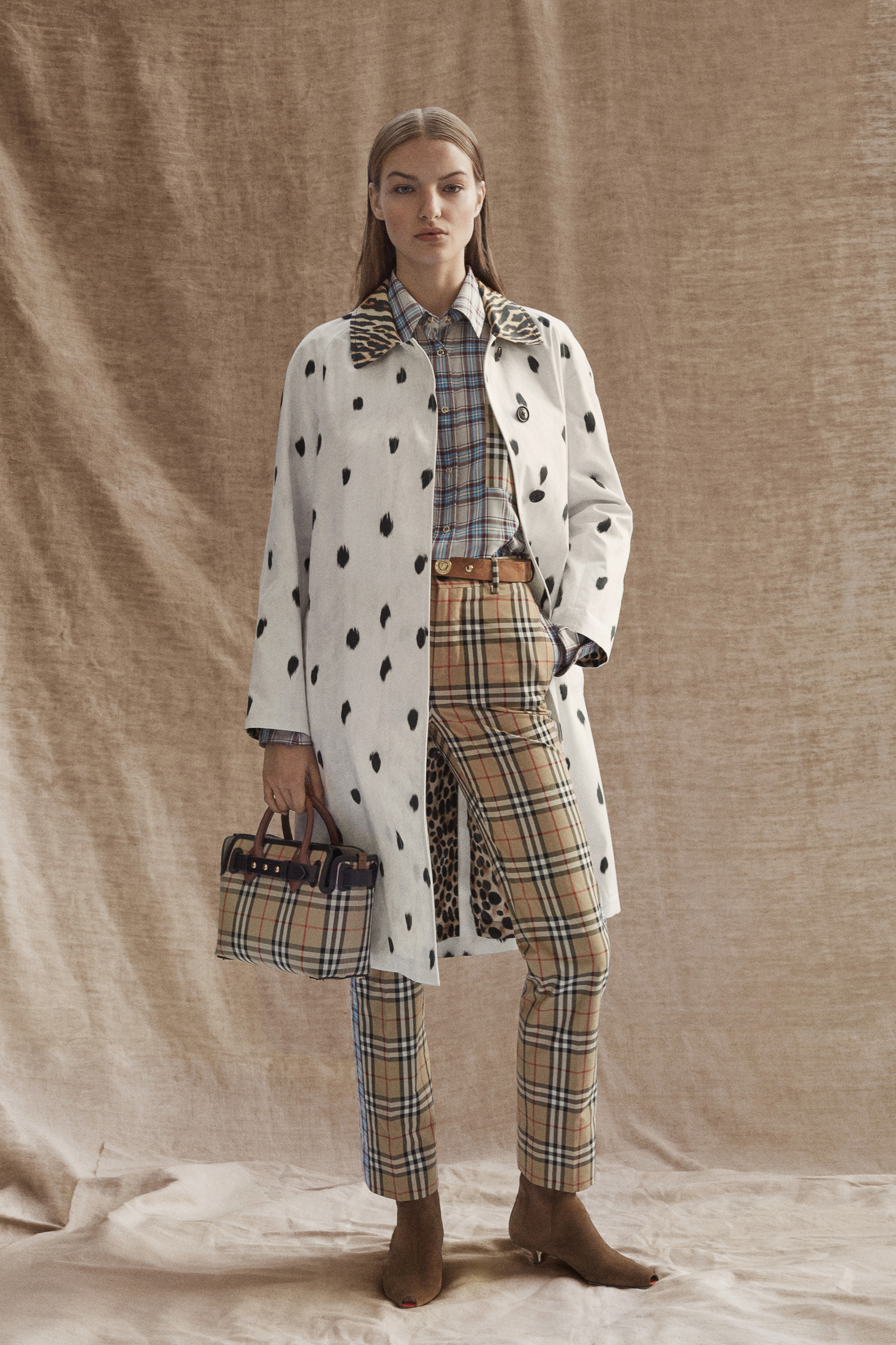 burberry 发布 2019 秋冬女装 lookbook