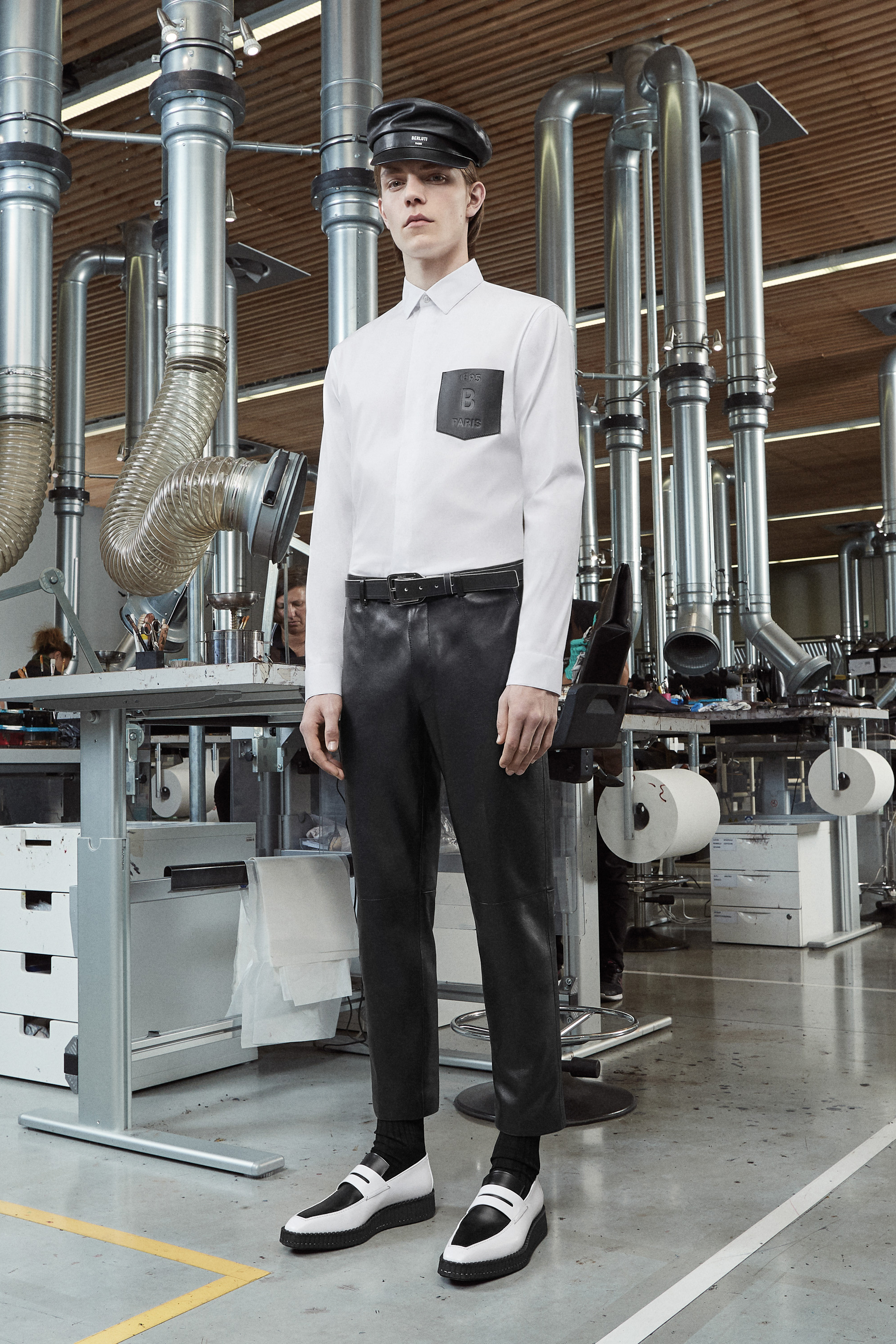 kris van assche 呈现 berluti 2019 早春系列