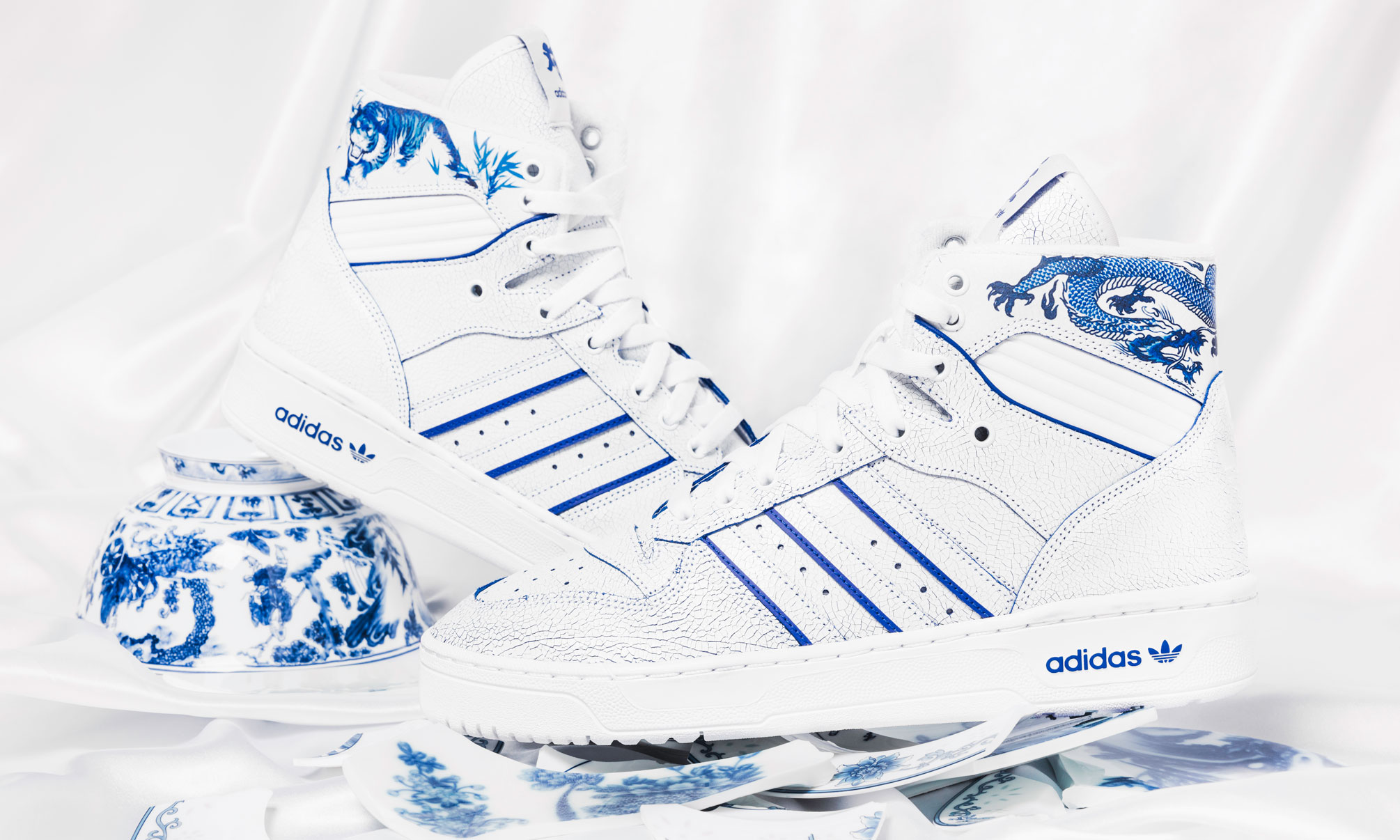 adidas originals 推出 rivalry 青花瓷限定鞋款