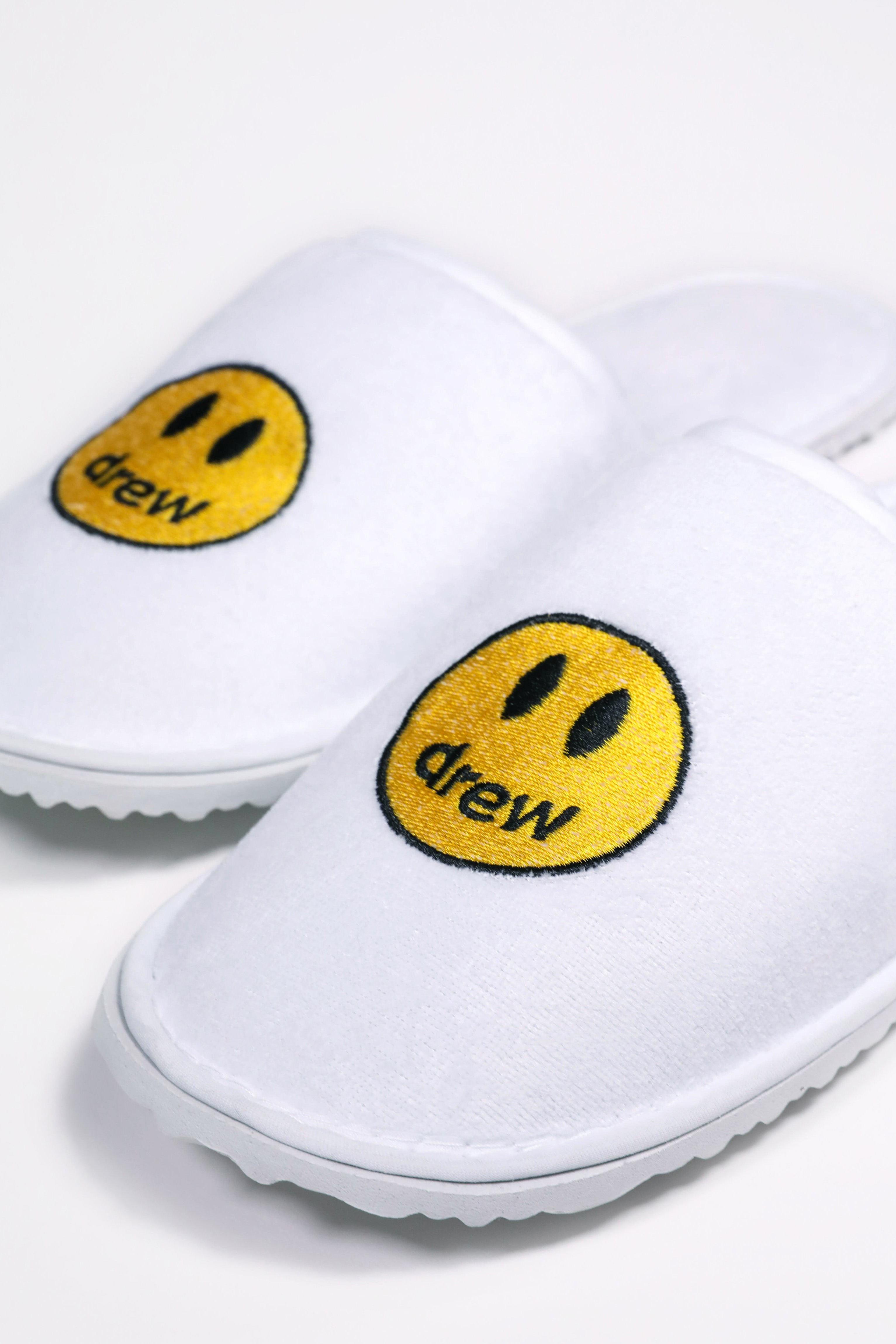 疑似justin bieber 个人品牌的 drewhouse 发布首款拖鞋