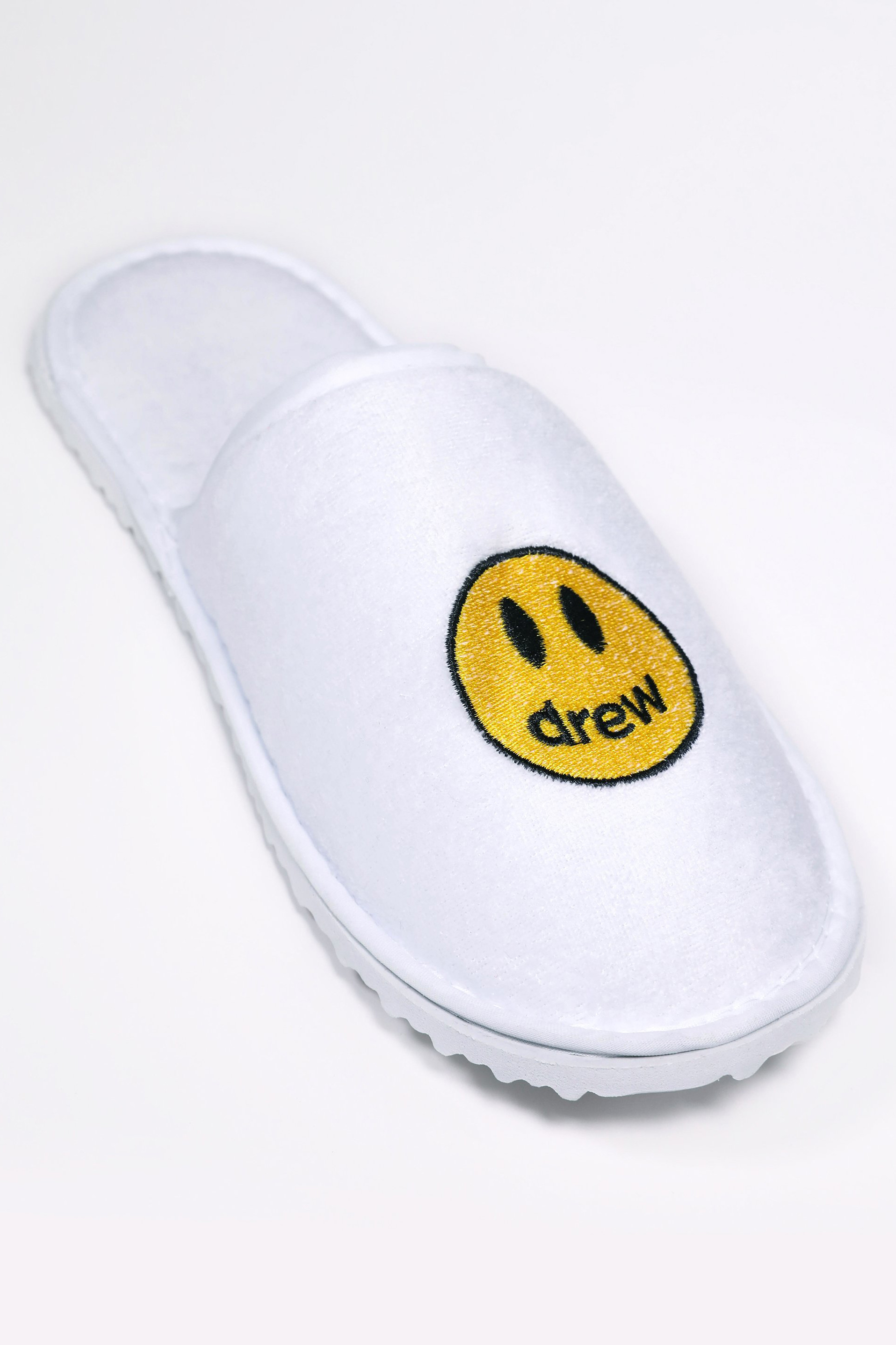 疑似justin bieber 个人品牌的 drewhouse 发布首款拖鞋