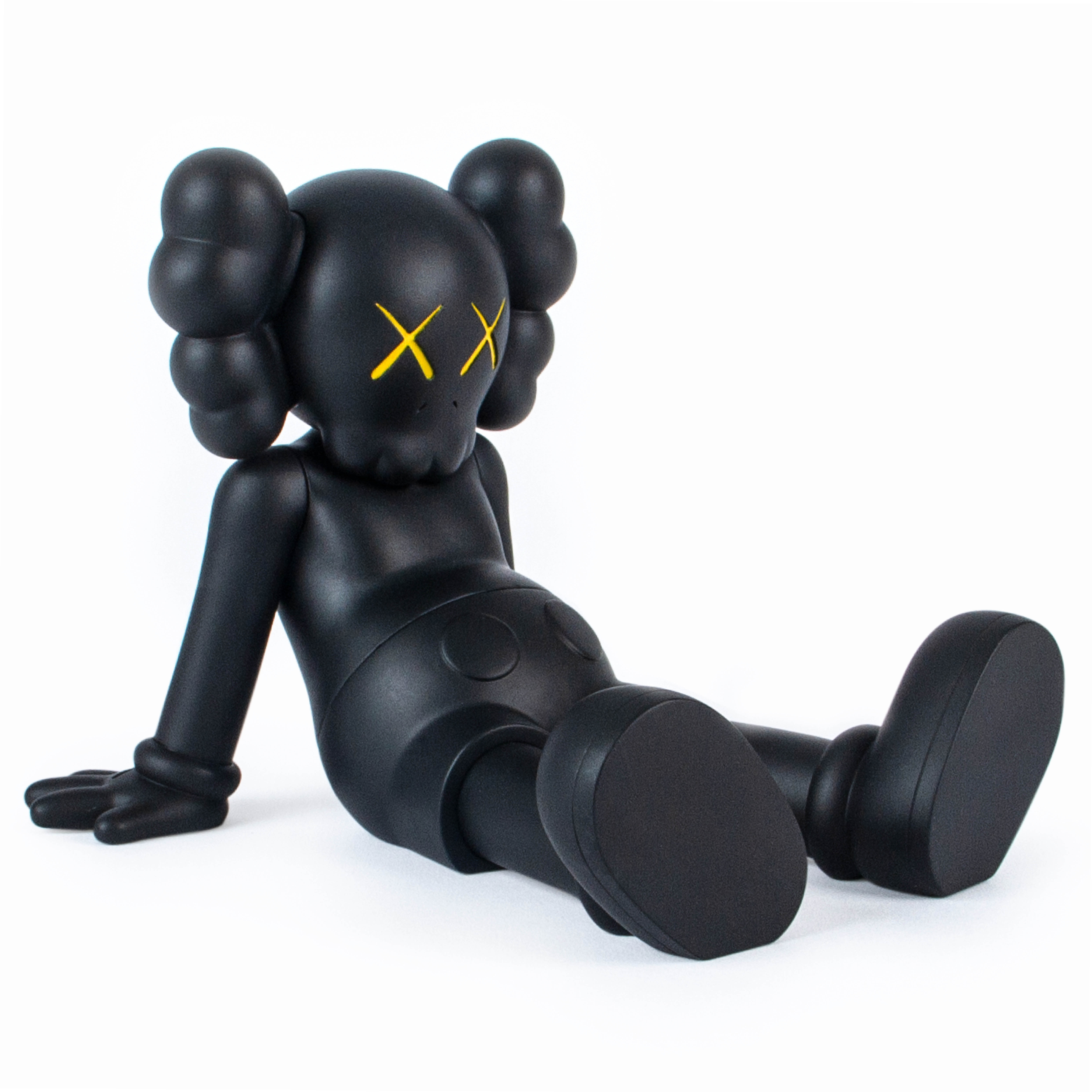 kaws:holiday 限量 7" 搪胶公仔-3 款 kaws:holiday 全新坐姿公仔为