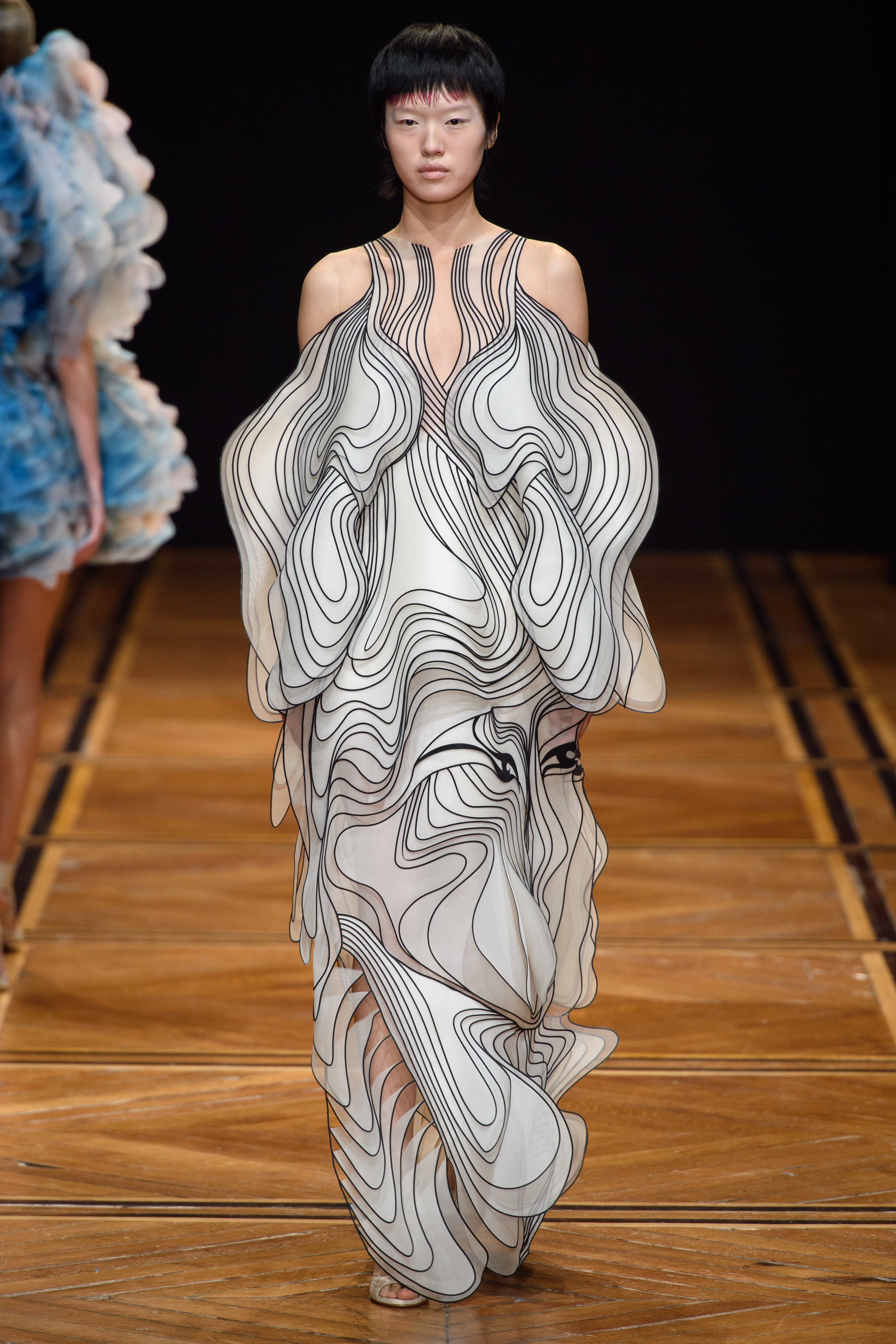 iris van herpen 2019 春夏高定系列发布,科技与美学的浪漫奇境