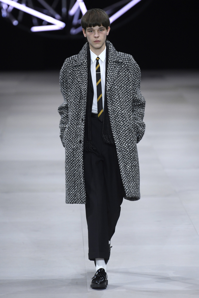 celine 2019 秋冬男装系列发布,依旧是熟悉的 hedi slimane 风格