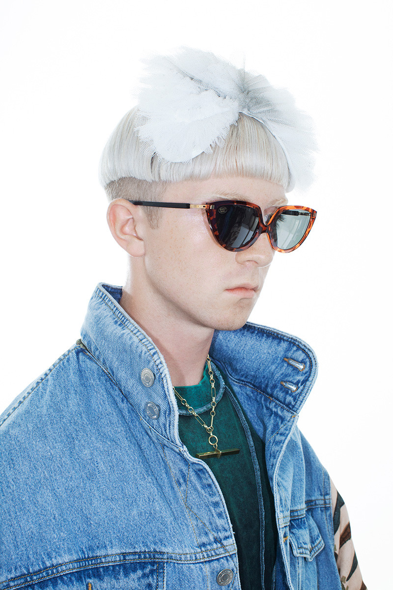 倒着戴的眼镜?martine rose x mykita 全新联名墨镜即将发售