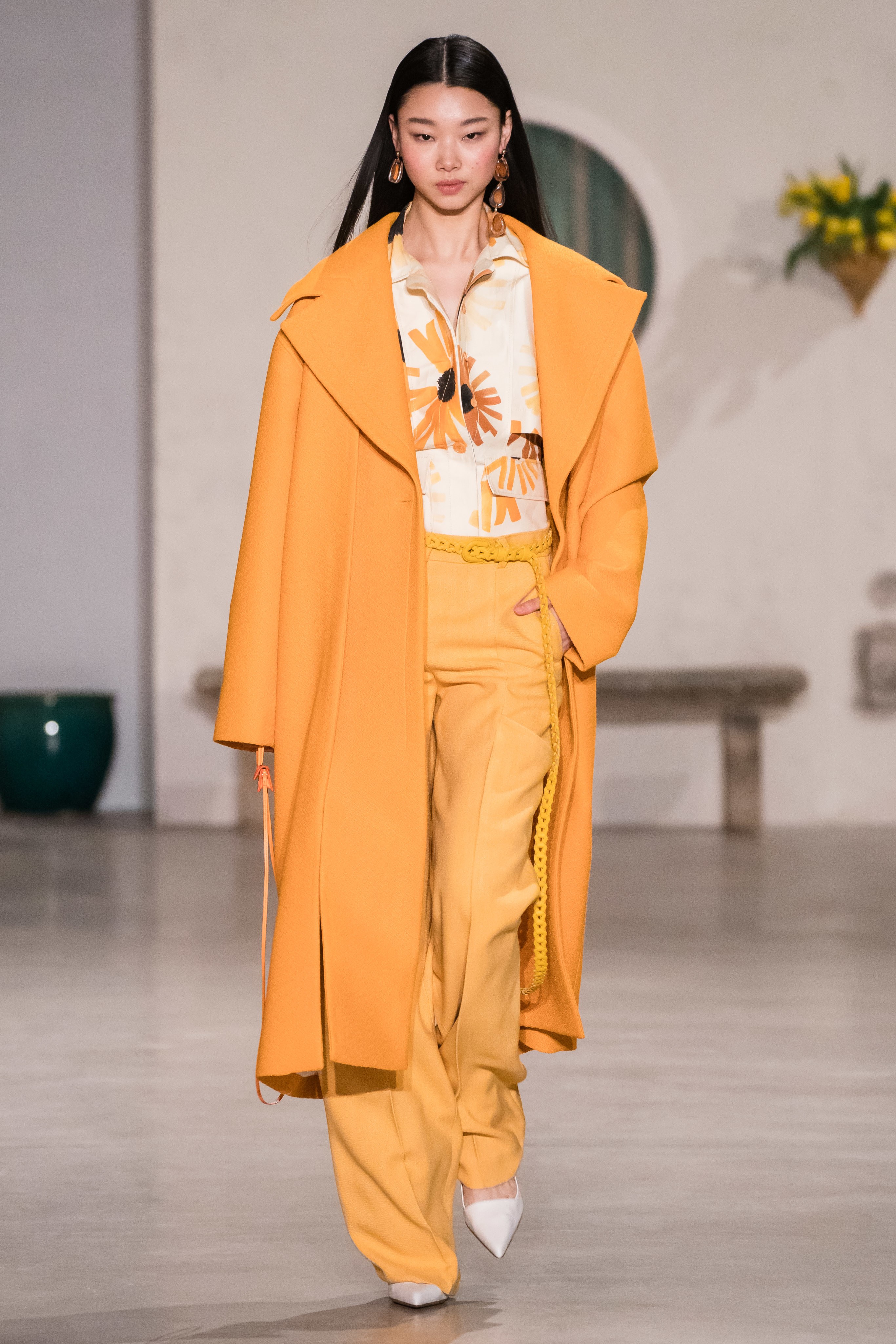 明艳和谐的色彩搭配,jacquemus 19 秋季系列秀场回顾