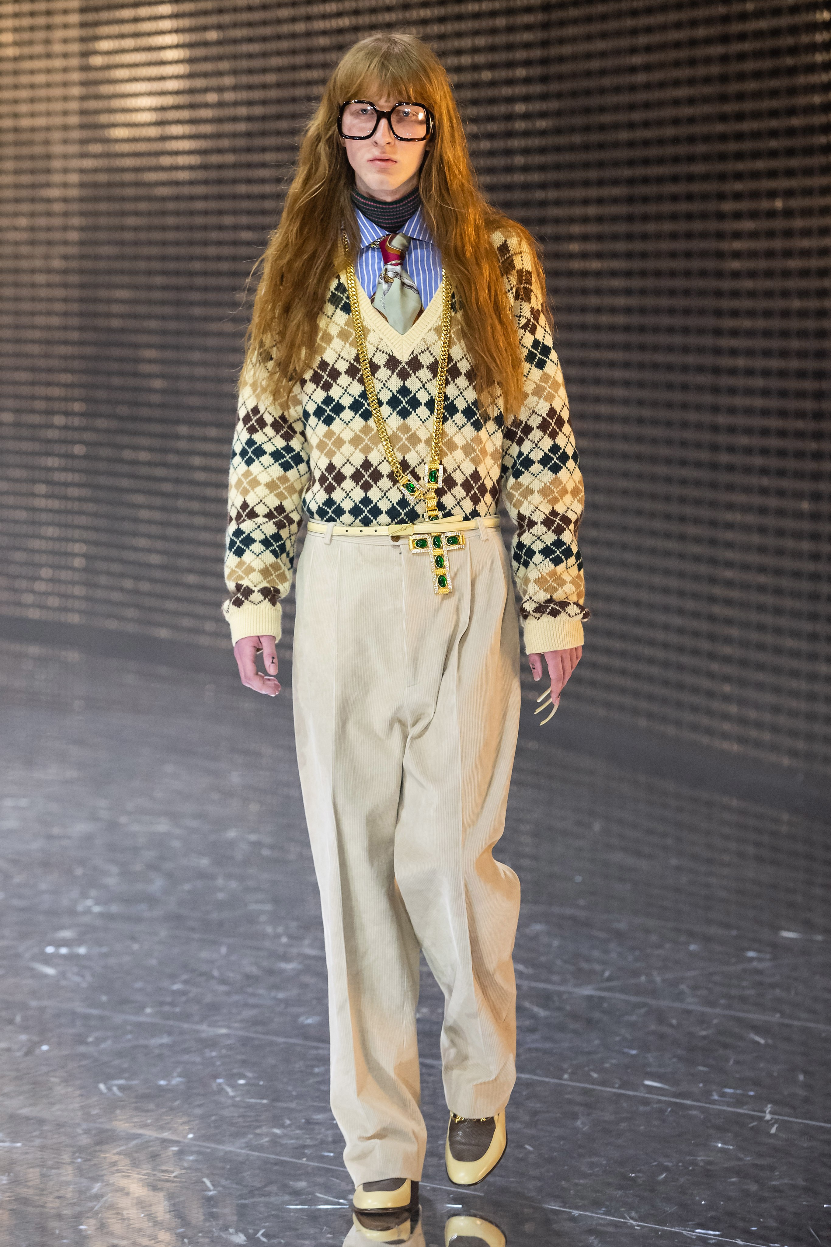 怪诞与梦幻的戏剧盛宴,gucci 2019 秋冬系列秀场回顾