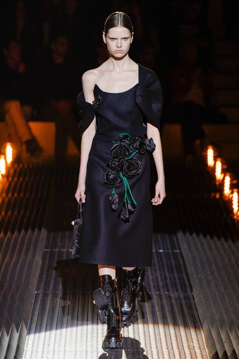 暗黑哥特中的浪漫童话,prada 2019秋冬秀场回顾