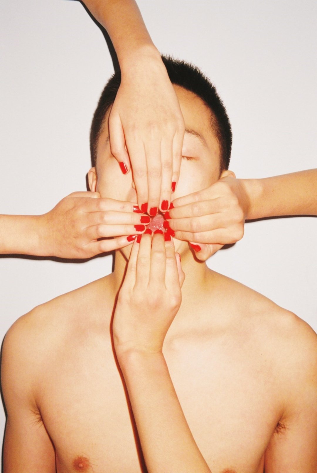 任航个人作品展 "love, ren hang" 首次在巴黎举办