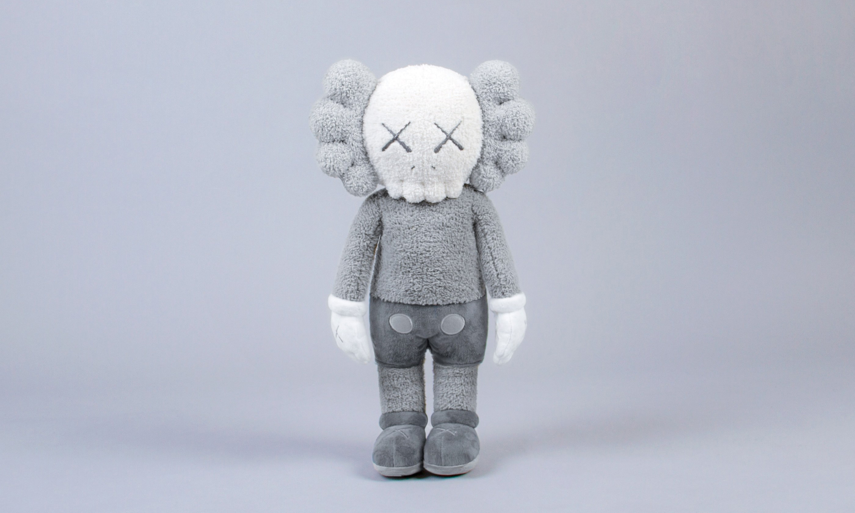 庆祝《kaws:holiday》登场,20〃 companion 毛绒公仔即将开售 – now