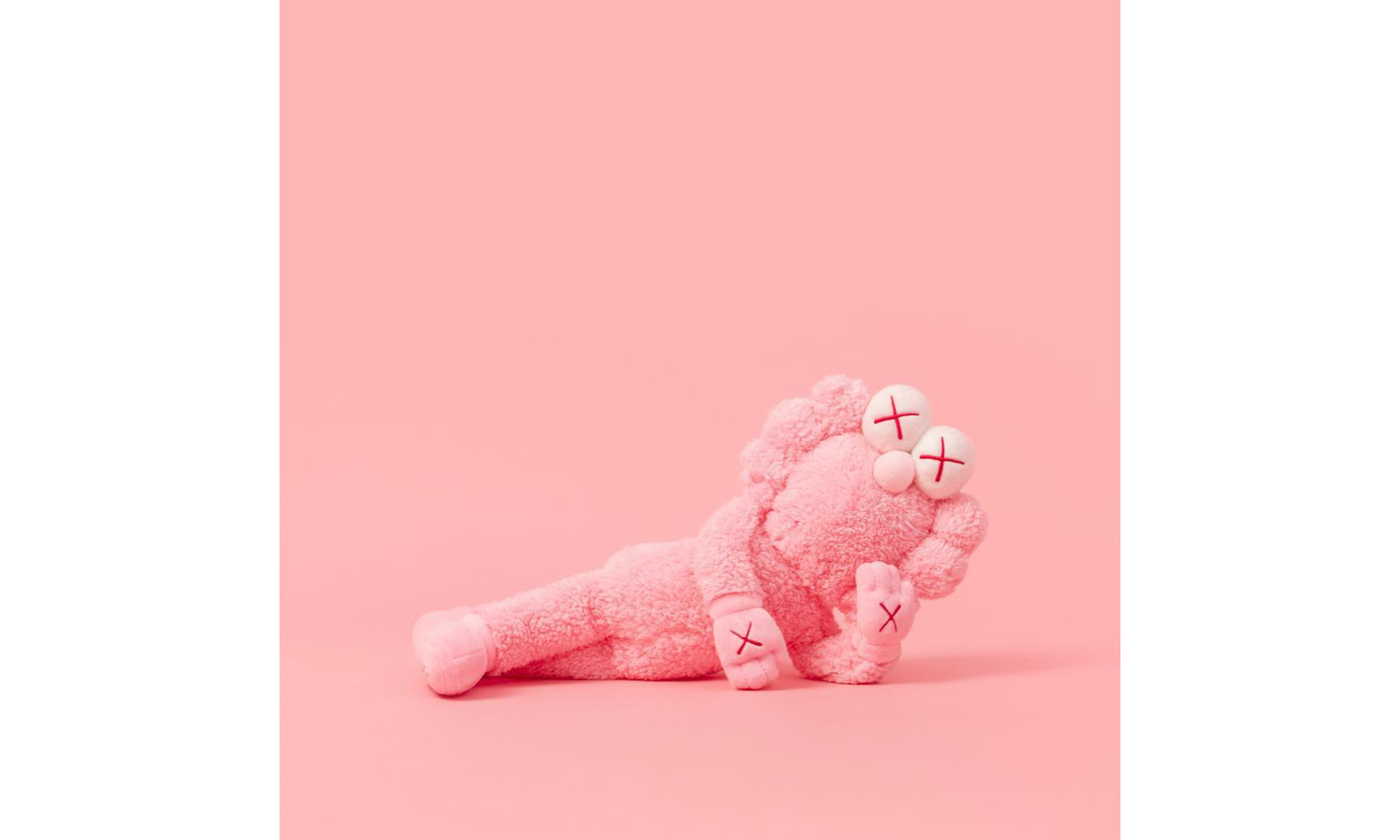dior 亲民版?kaws 宣布粉色 bff 毛绒玩偶将于明日发售