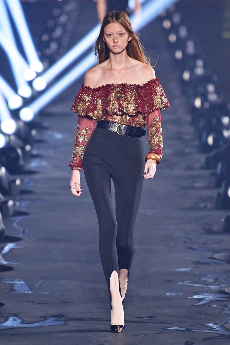 埃菲尔铁塔下的英姿飒爽,saint laurent 2020 春夏系列秀场回顾