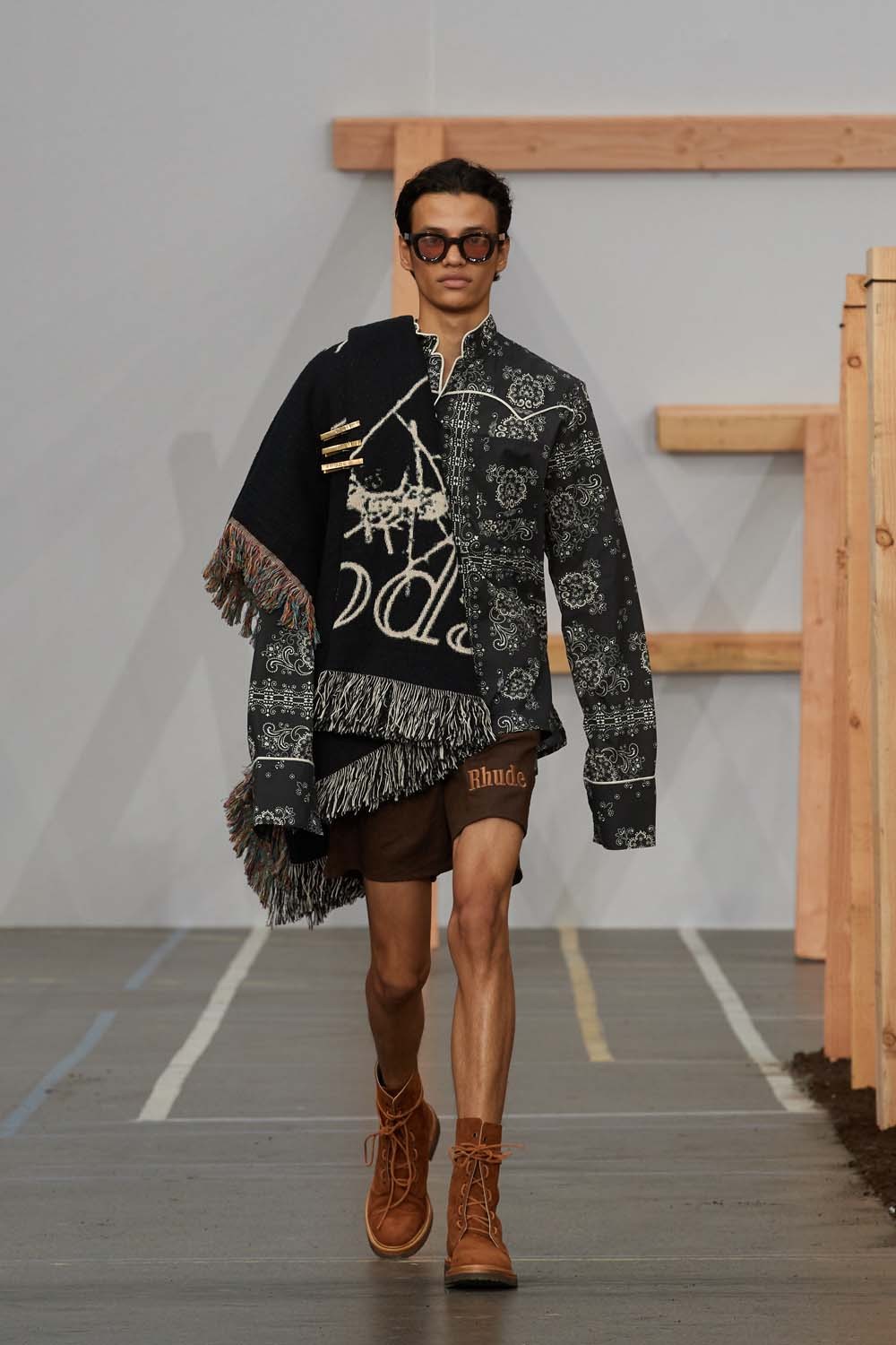 首次登上巴黎时装周,高街品牌 rhude 2020 春夏系列秀场回顾