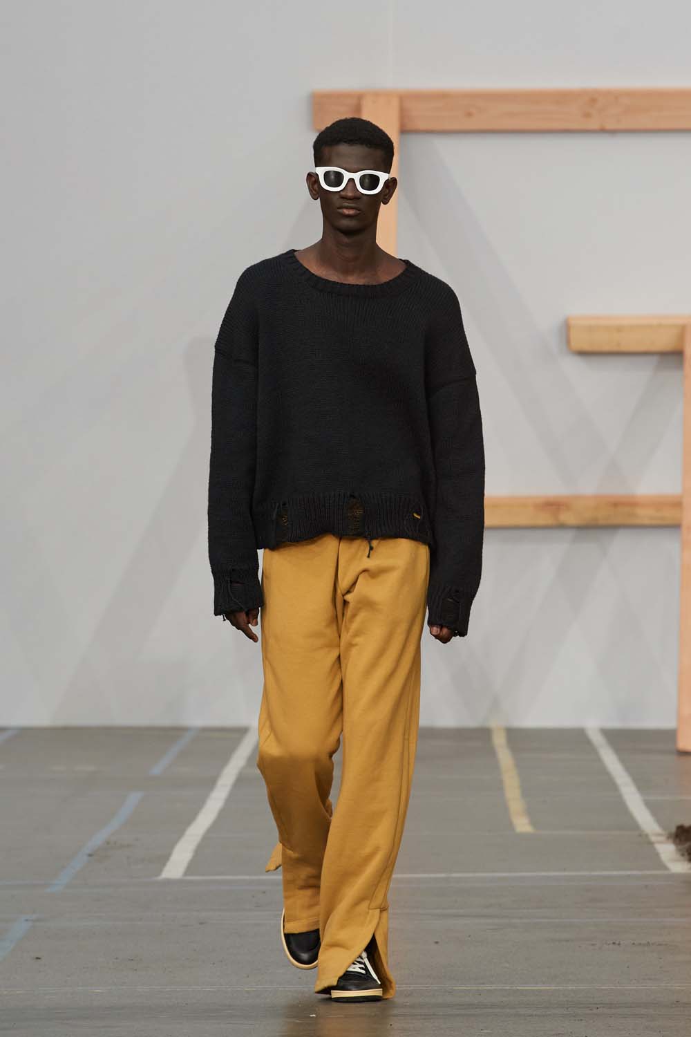 首次登上巴黎时装周,高街品牌 rhude 2020 春夏系列秀场回顾