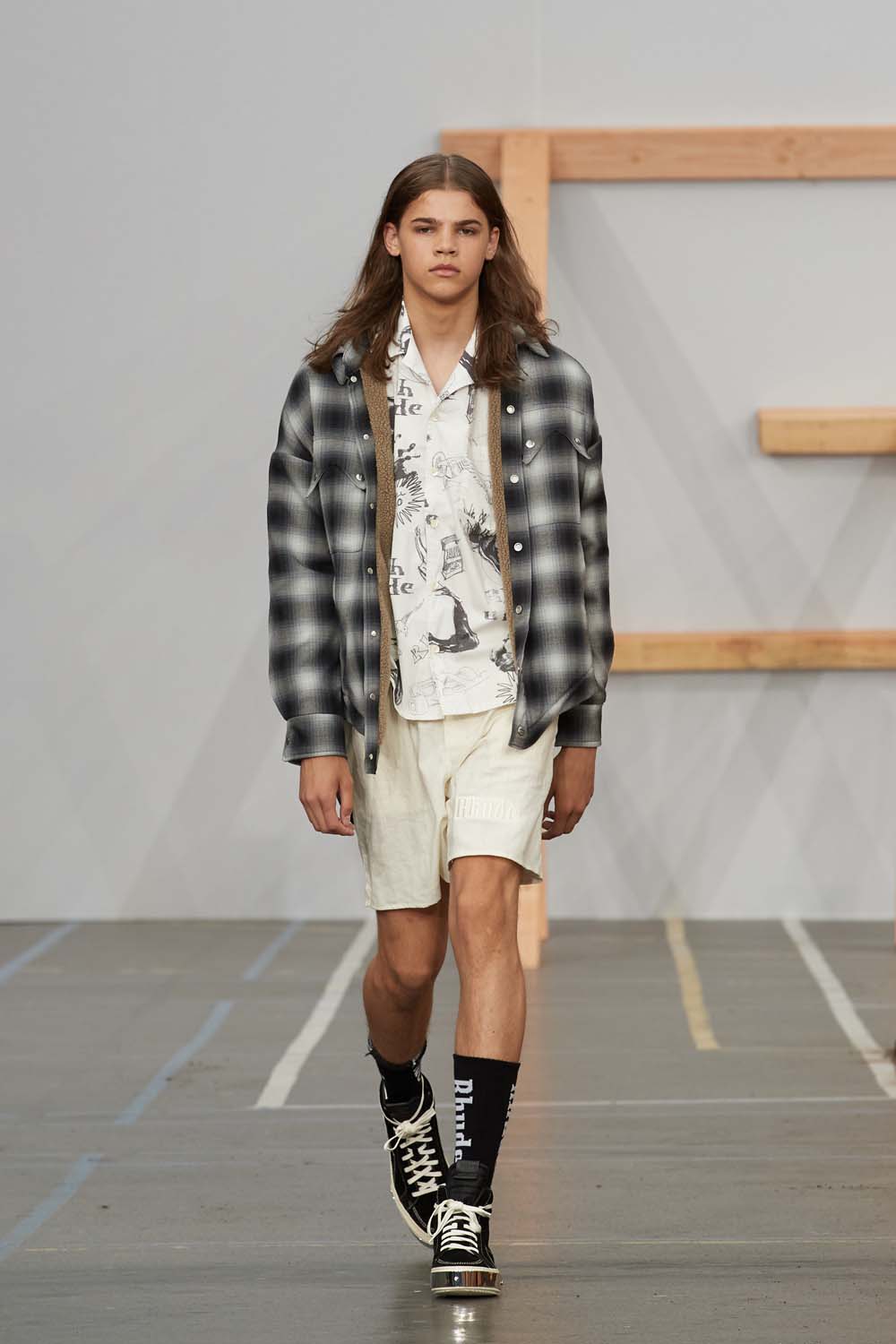 首次登上巴黎时装周,高街品牌 rhude 2020 春夏系列秀场回顾