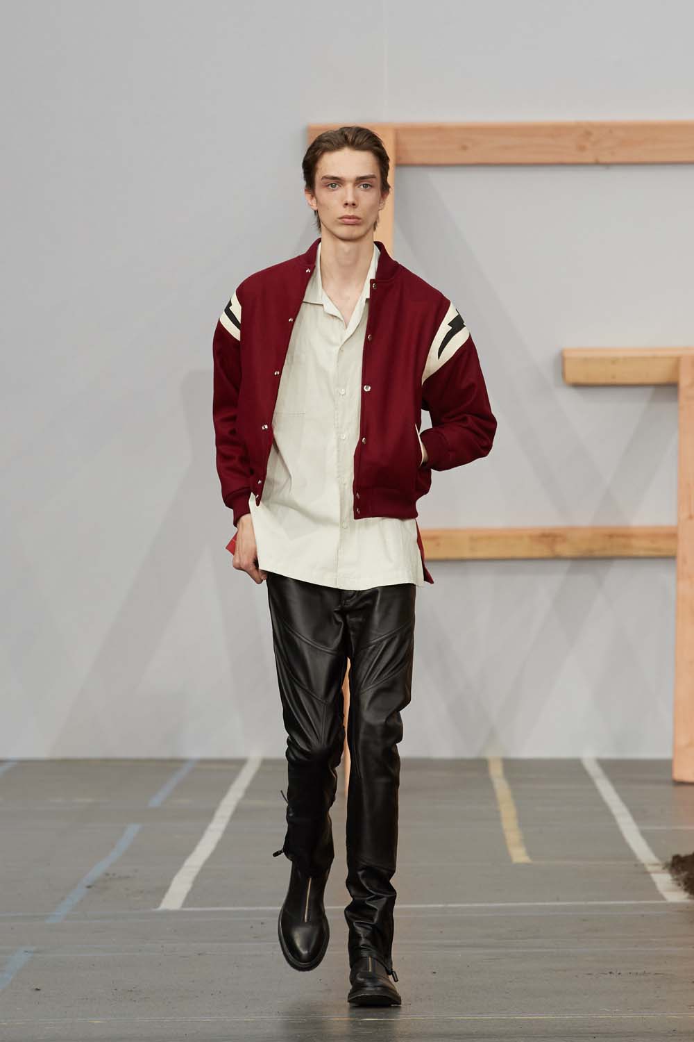 首次登上巴黎时装周,高街品牌 rhude 2020 春夏系列秀场回顾