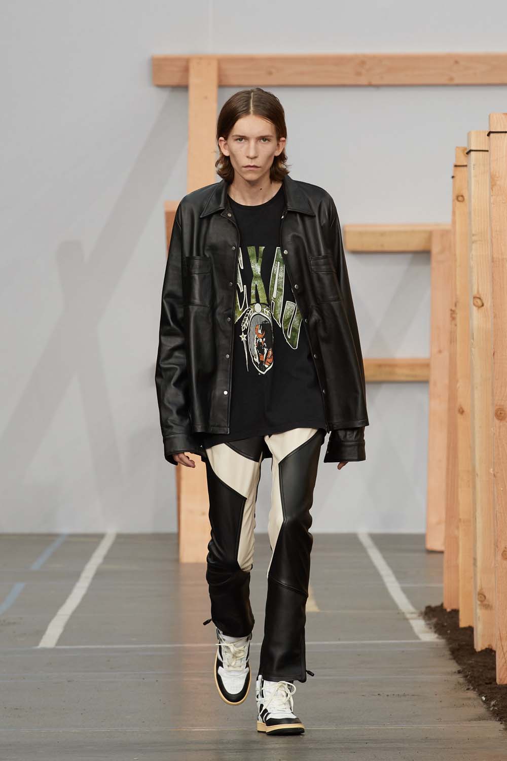 首次登上巴黎时装周,高街品牌 rhude 2020 春夏系列秀场回顾