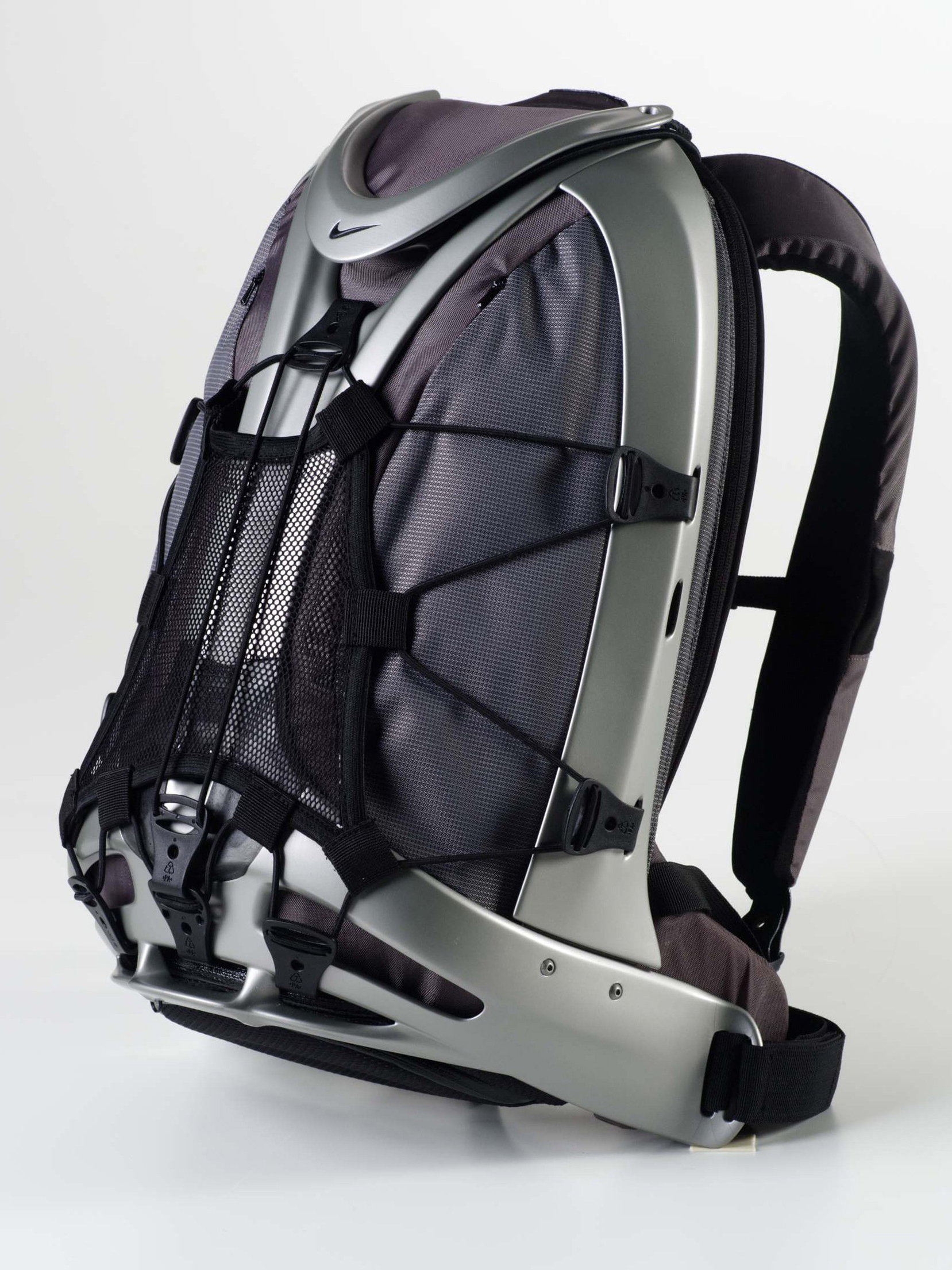 在追新的时代，Nike ACG 却越玩越「老」且更香？ – NOWRE现客